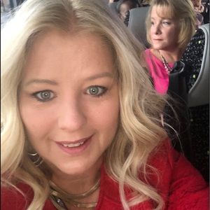 Meet your Posher, Joelle